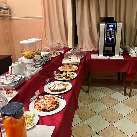 Hotel Carol Чезенатико Экстерьер фото